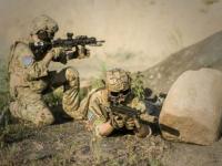 FB体育下载-FLY险胜JDG，ShowMaker成为全场焦点小组赛2:0