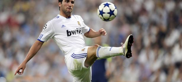 FB体育在线-北非雄狮鏖战黄黑之墙，本泽马一剑点燃威斯特法伦