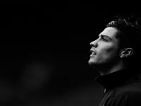 FB体育注册网址-孤骑破围，汉密尔顿独擎战旗，梅赛德斯鏖战法拉利王朝