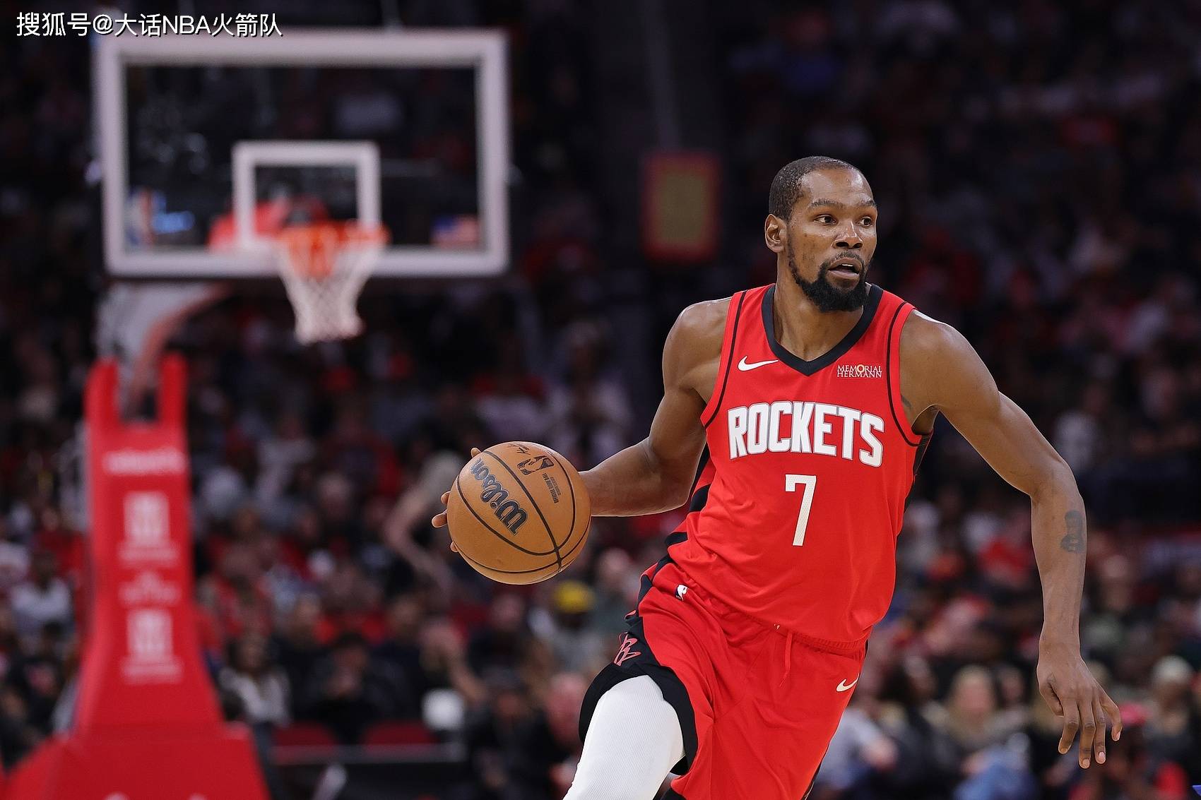 关于火箭全队发威，主场取胜表现出色团队凝聚力的信息