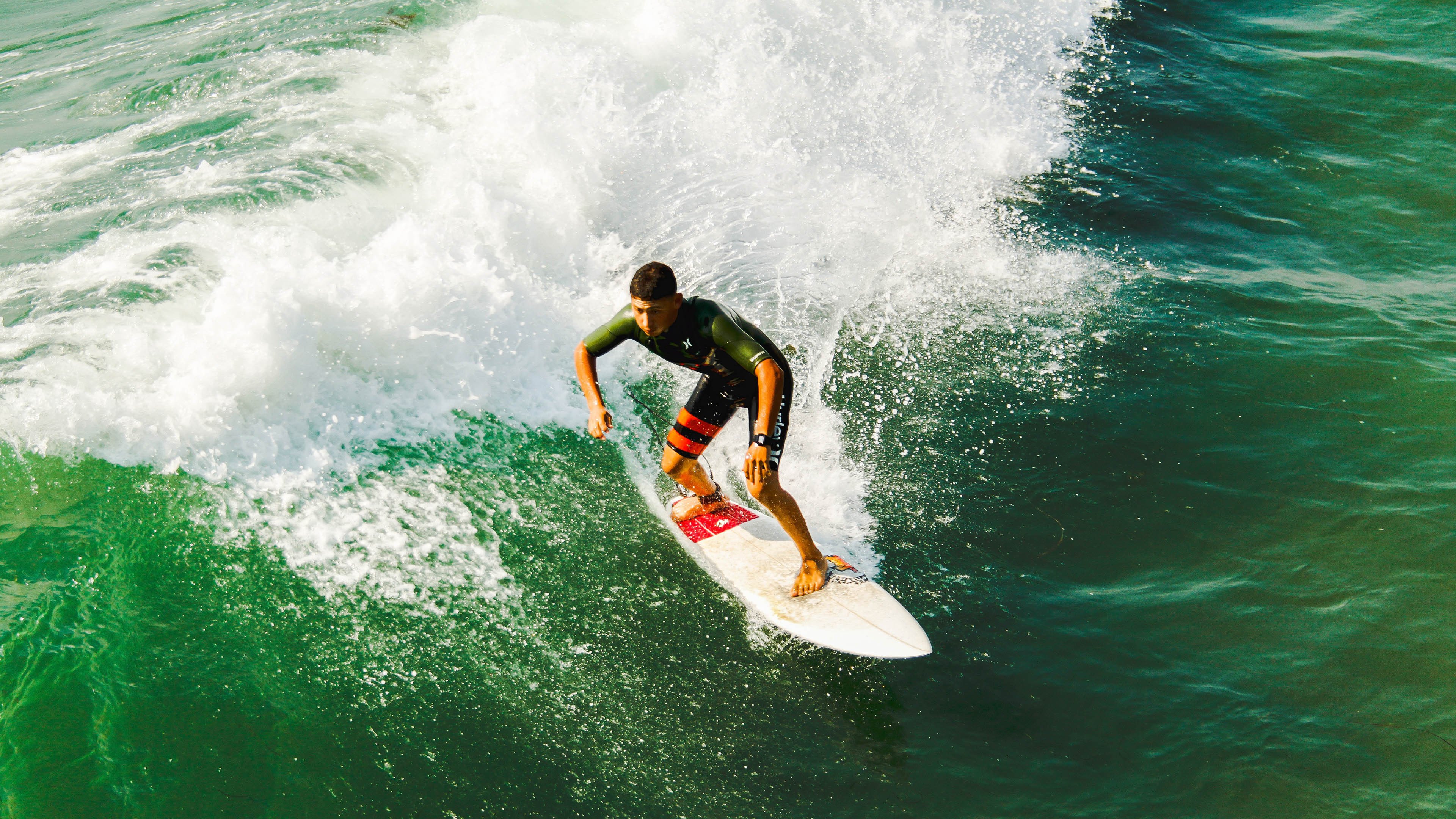 赛道与绿茵的奇妙交汇，当F1摩纳哥街道赛速胜乌拉圭