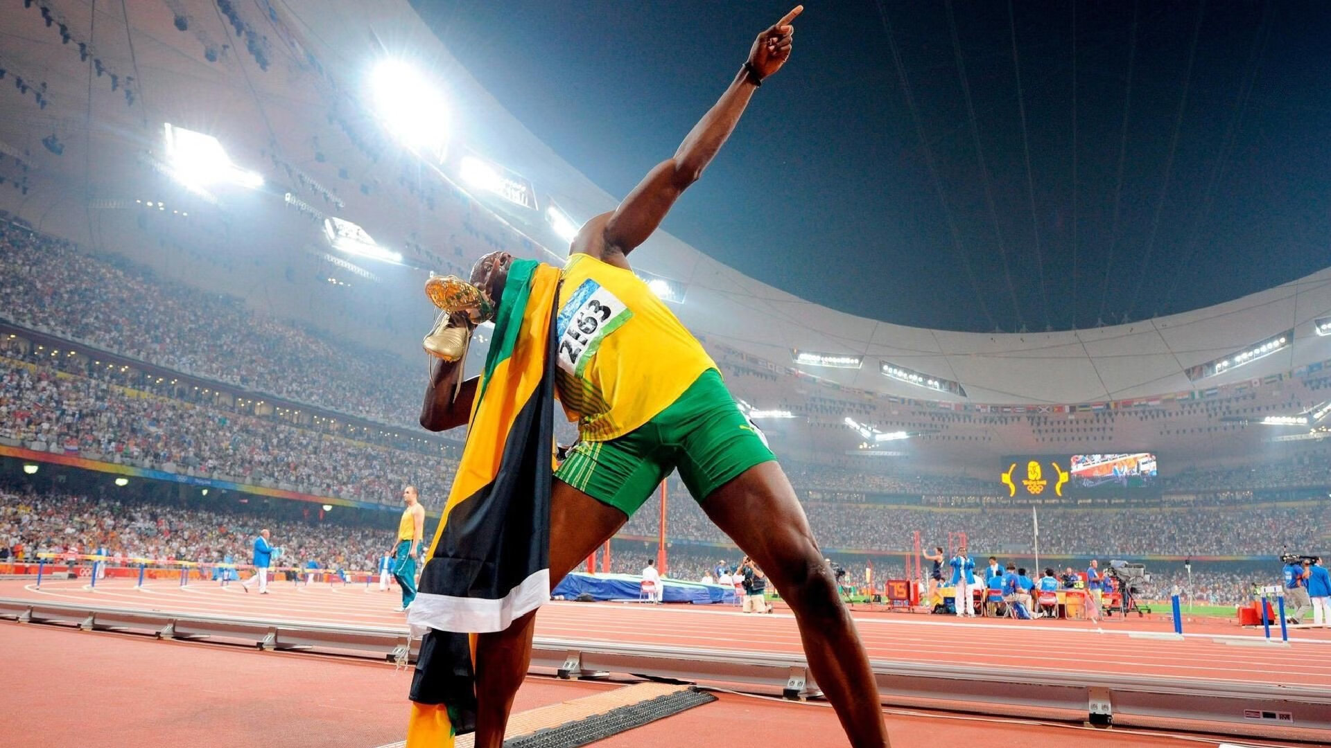 赛道与赛场，当F1引擎在上海轰鸣，上海男篮如何终结灰熊精神