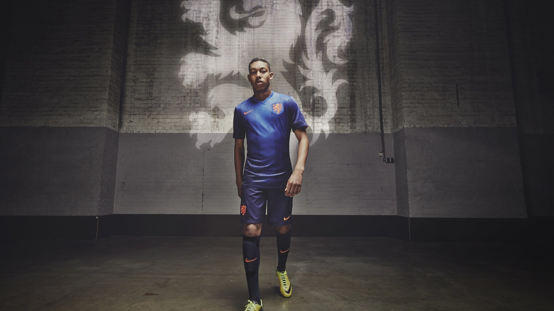 从摩洛哥的绝杀到德布劳内的肩膀，足球如何讲述两种英雄主义