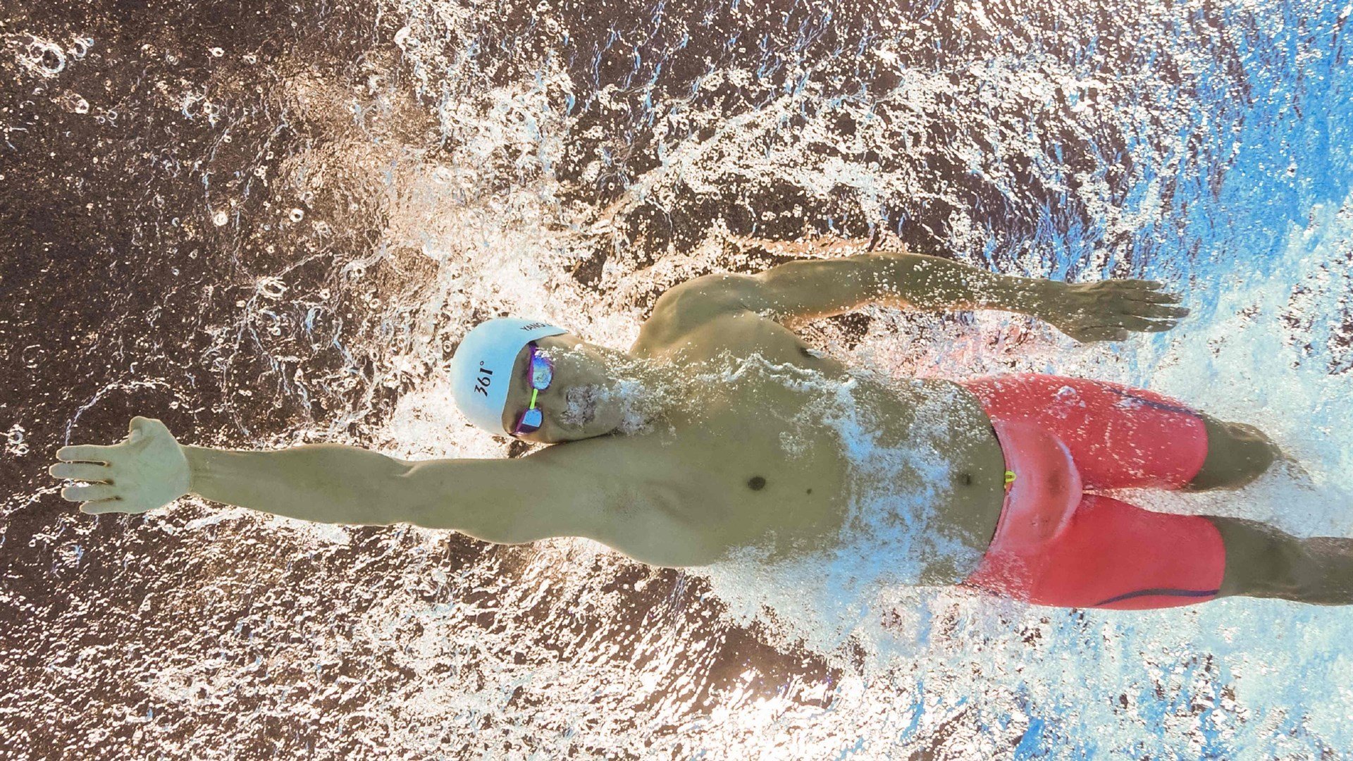 橙色的王者陨落，阿斯顿马丁银石屠牛，塞恩斯书写唯一神迹